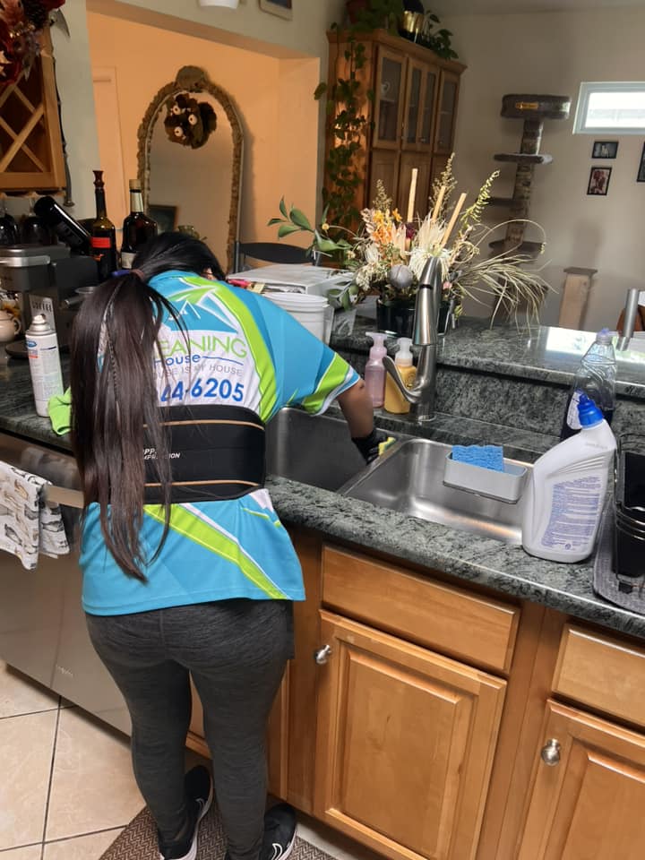 RD Cleaning House professional staff member in branded uniform